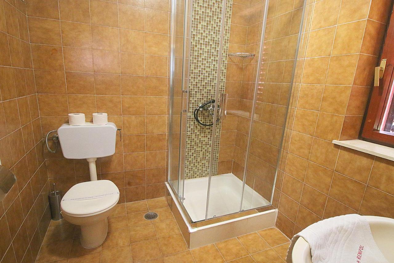 Villa Renipol Adults Only Sutivan Eksteriør bilde