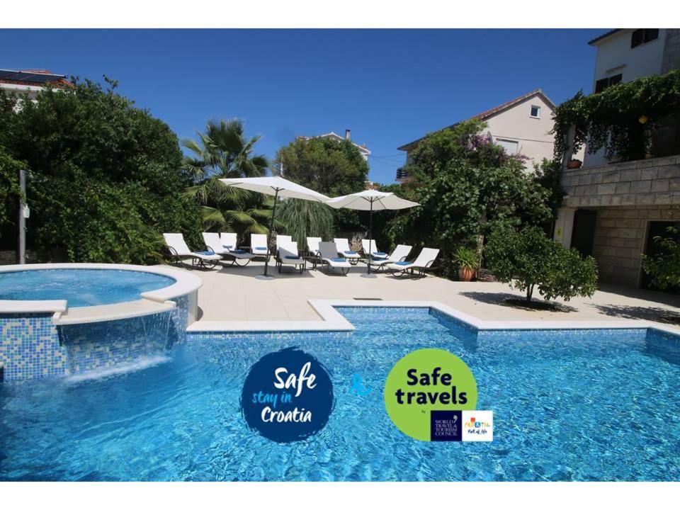 Villa Renipol Adults Only Sutivan Eksteriør bilde